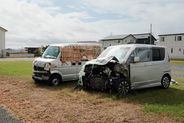 how to check for accident damage on a used car